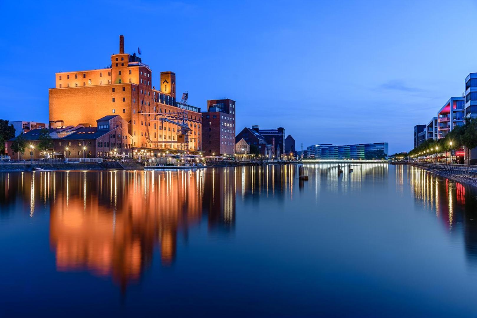 City Apartment Duisburg 2#Netflix &Wlan &Kingsize Bett & Kaffee Maschine & Central & 500M Innenhafen & 2 Min U Bahn 外观 照片